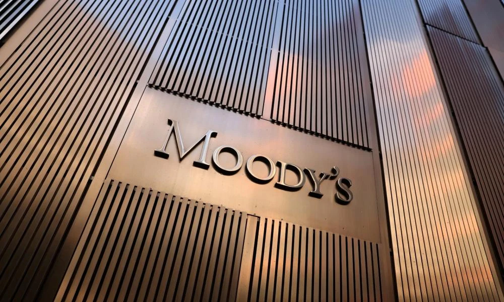 Moody's: Η Ελλάδα αποκτά επενδυτική βαθμίδα, διαγράφοντας το στίγμα της κρίσης χρέους